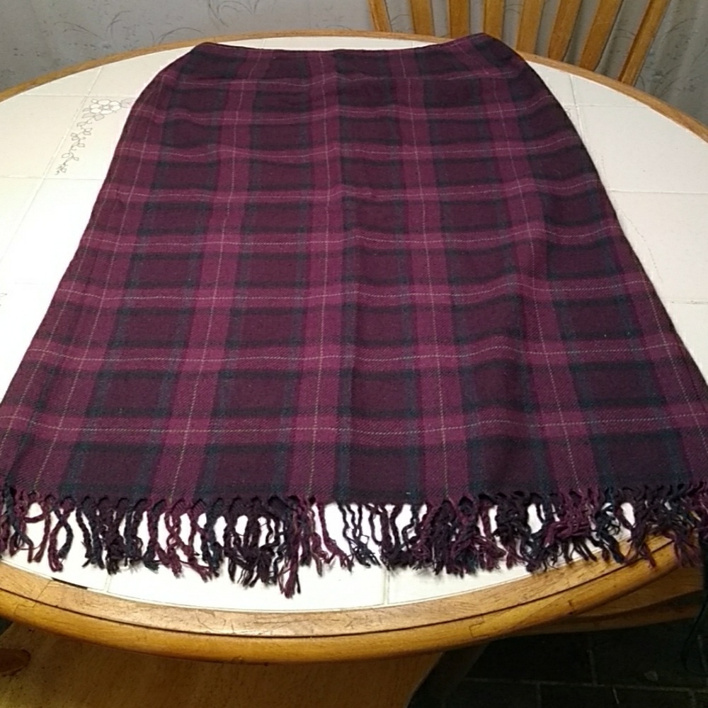 Size 12 wool blend fringed plaid skirt.      346